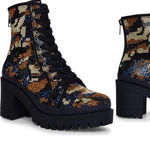 SOLD✅ Steve Madden Sparkly Camo Boots